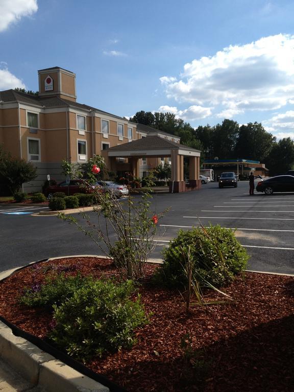 Jameson Inn & Suites Riverdale Exterior photo