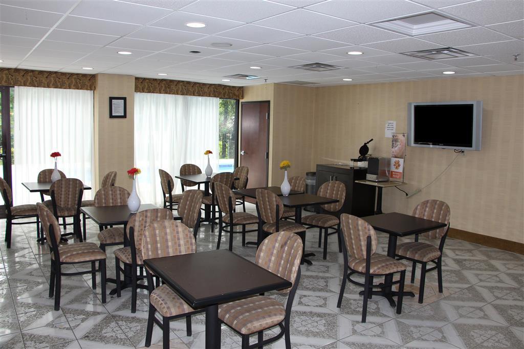 Jameson Inn & Suites Riverdale Restaurant photo